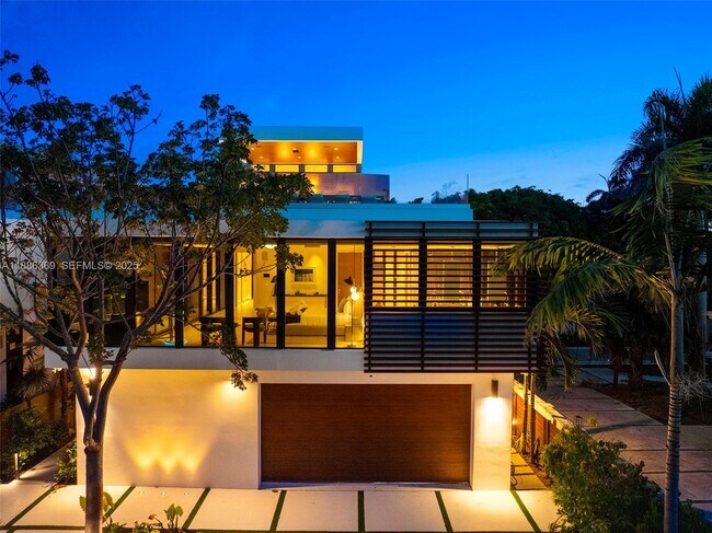 Building Photo - 3306 NE 16th St