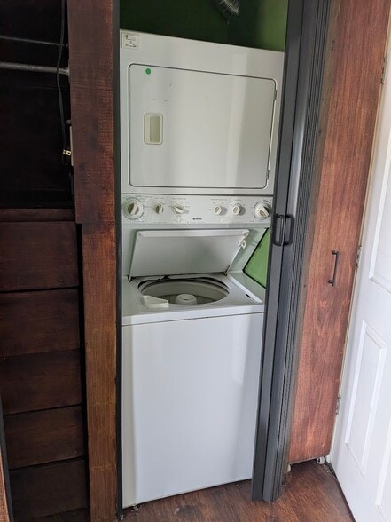 Master bedroom laundry unit - 2854 S Meade St