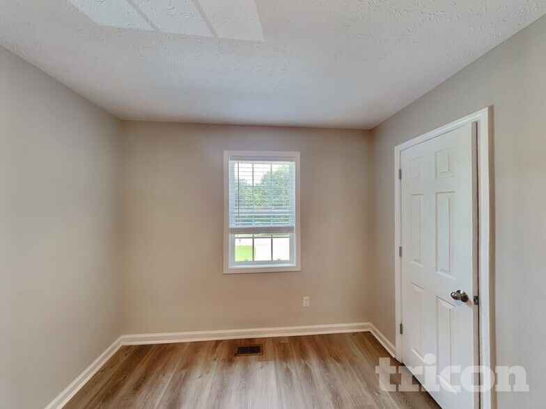 Building Photo - 676 Eagles Nest Cir