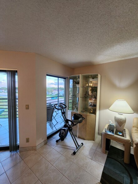 Building Photo - 5901 Camino del Sol St