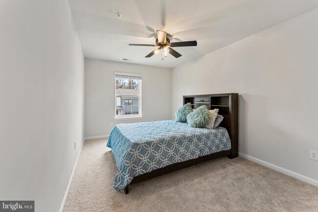 Building Photo - 493 Ensemble Wy
