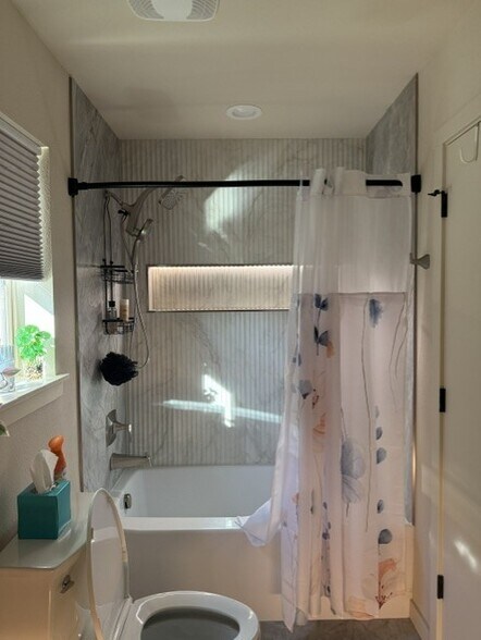 2nd Master Suite - 4836 NE 9th Ave