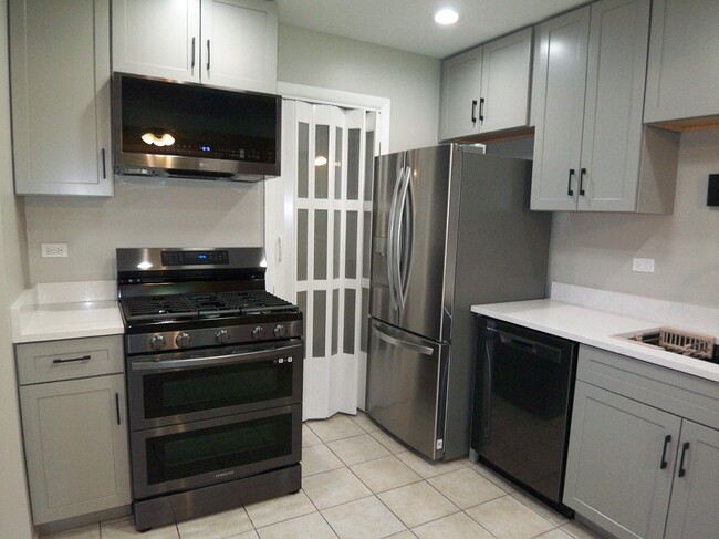 Building Photo - 1546 Williamsburg Dr