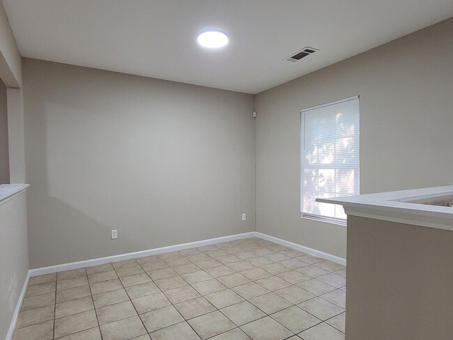 Building Photo - Affordable 2 Story Home - Fresh Paint - New flooring Large Lot - Close to Downtown Atlanta