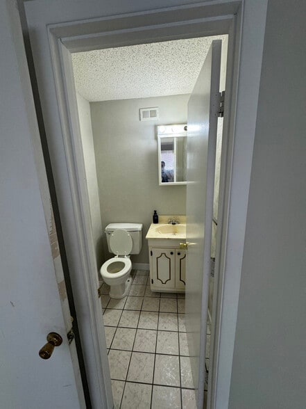 Building Photo - 1065 Carriage Cir