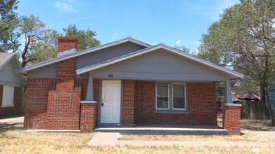 Building Photo - 2006 26th St