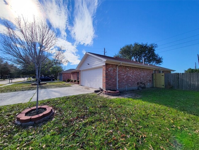 Building Photo - 14443 Golden Cypress Ln