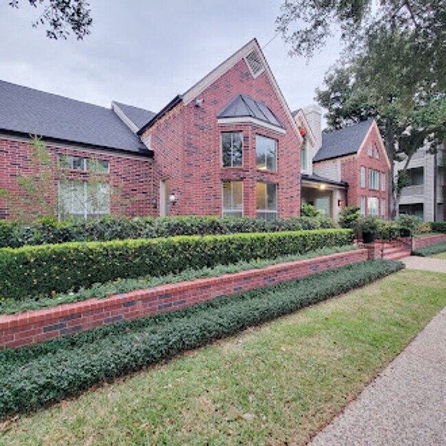 Building Photo - 2 Bed Townhouse Condo Near Medical Center & Rice Village!