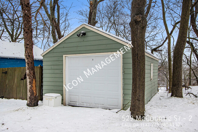 Building Photo - 1 bedroom w/ washer and dryer!