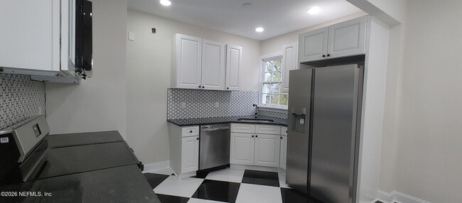 Building Photo - 2149 St Johns Ave