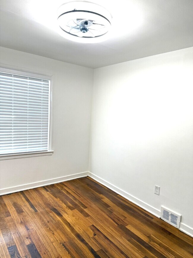 Building Photo - 480 Marquette Dr