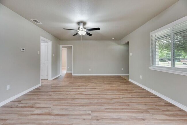Building Photo - Recently Renovated Property in Hurst
