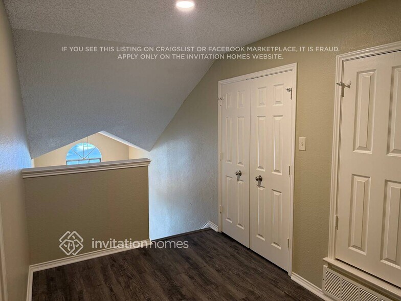 Building Photo - 1517 Woodvale Dr