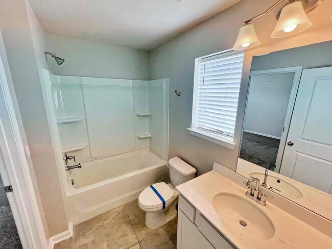 Building Photo - Fantastic 3 BR/2.5 BA Marietta Townhome in...