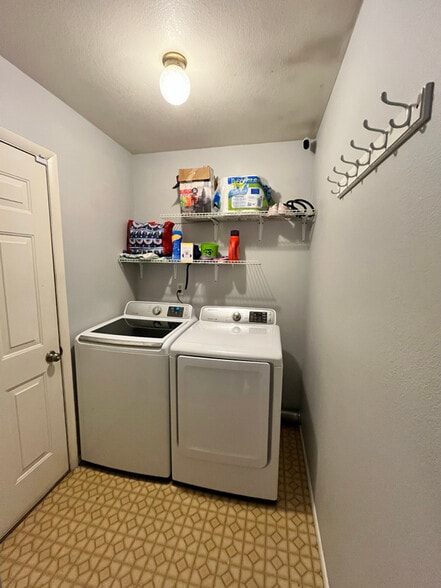 Building Photo - 473 Cottonwood Lake Dr