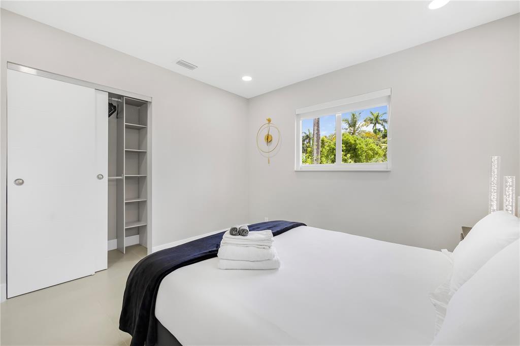 Building Photo - 1104 N 13th Ter