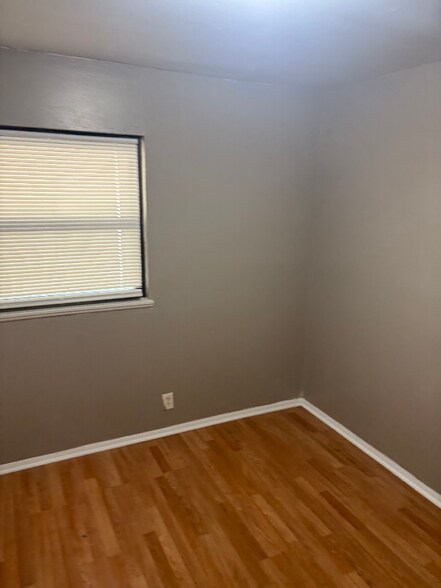 Building Photo - 10346 Lilac Dr