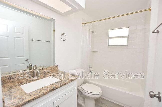 Building Photo - 1035 Fox Lake Dr