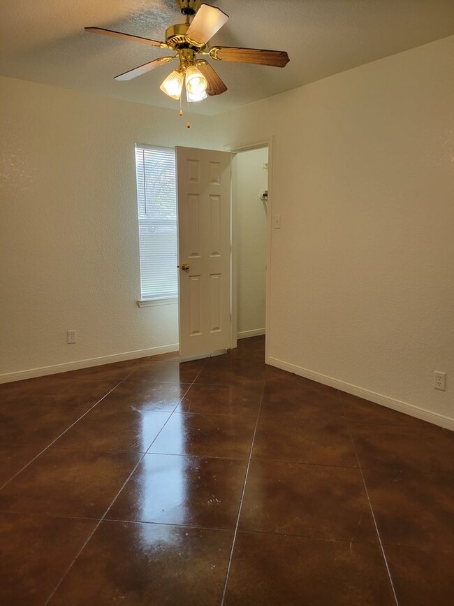 Building Photo - 3503 Dustin Ct