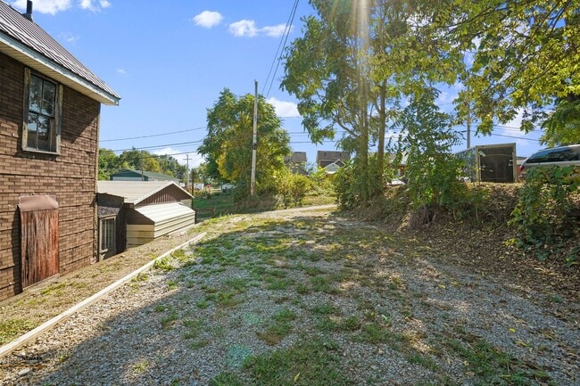 Building Photo - Quality 2 Bed 1.5 Bathrooms Home - Availab...