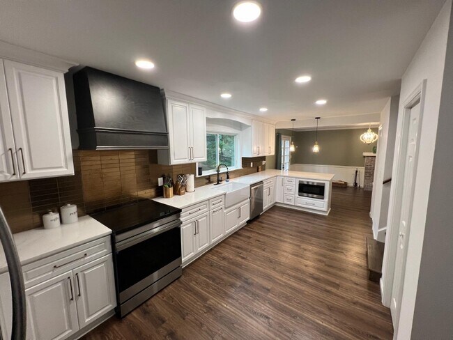 Building Photo - 4008 Rock Mill Dr