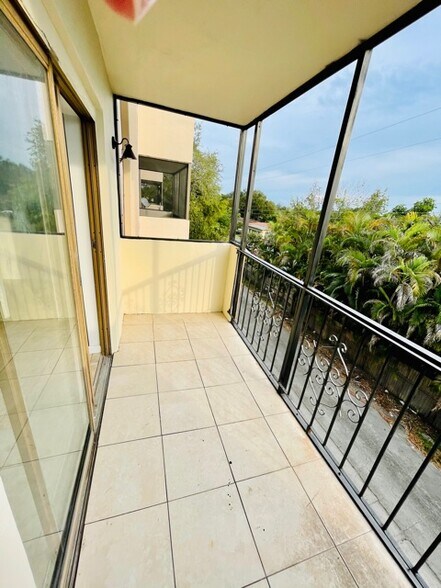 Building Photo - 1230 NE 139th St