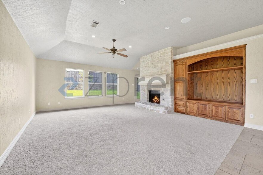 Building Photo - 6592 Clydesdale Ct