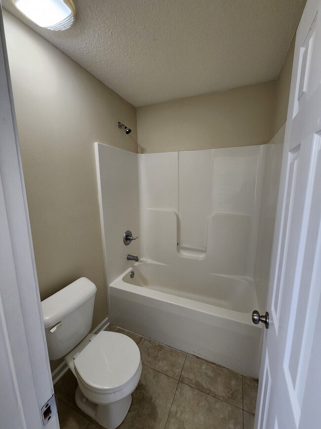 Building Photo - 1239 Askew Dr