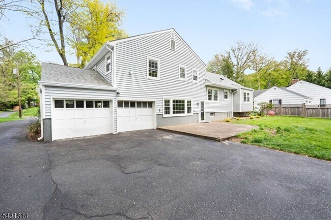 Building Photo - 28 Bennington Rd