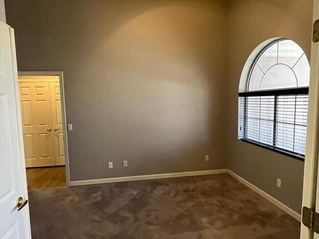 Building Photo - Spacious 4 Beds, 2 Baths Home with POOL in...