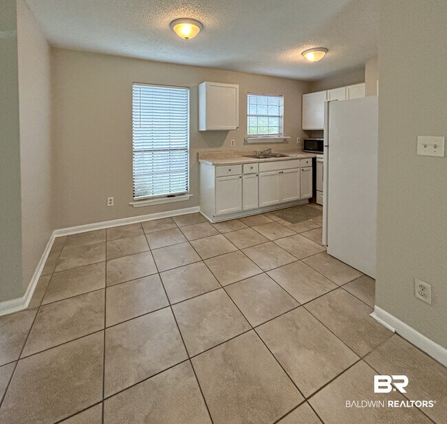 Building Photo - 6410 Schoel Ln
