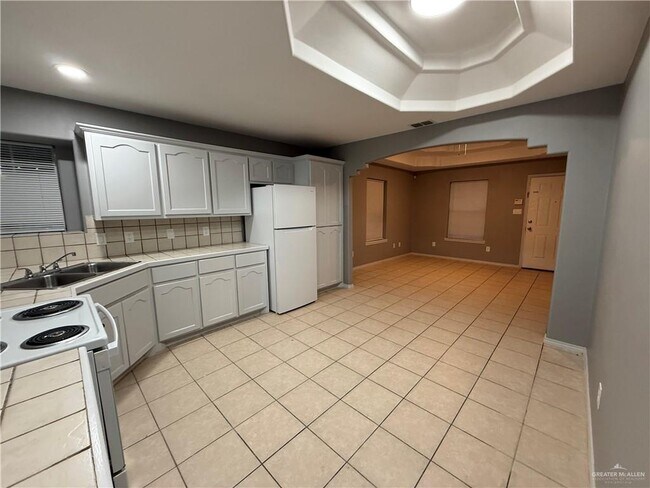 Building Photo - 2223 Moonlight Ln