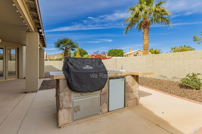 Building Photo - 2738 E Silverwood Dr