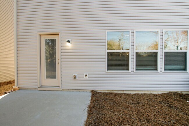 Building Photo - 3BD/2.5 Bath Townhome in Midland Wyntree C...