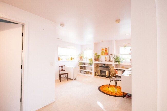 Building Photo - BEAUTIFUL 4 BEDROOM / 3 BATH HOME IN LAFAY...