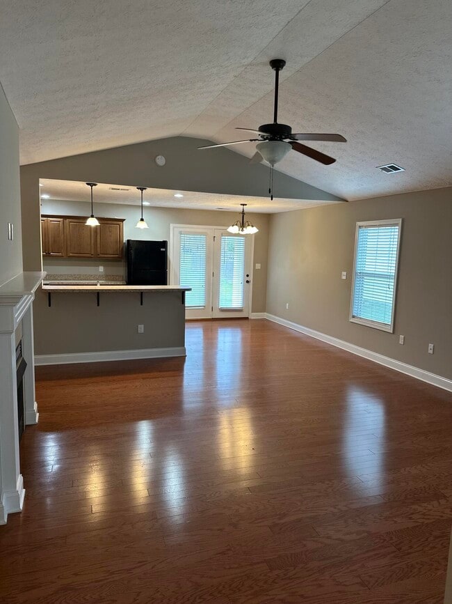 Building Photo - 126 High Point Dr