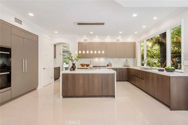 Building Photo - 1756 Clear View Dr