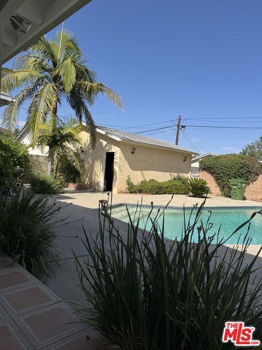 Building Photo - 5412 Hazeltine Ave