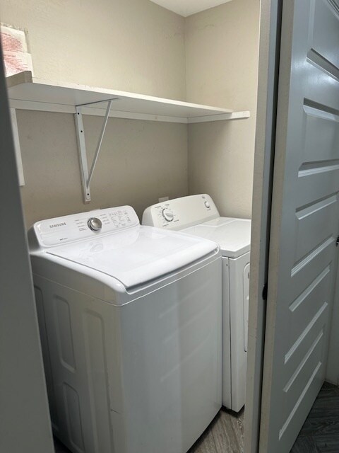 Building Photo - 1416 E Del Rio Dr