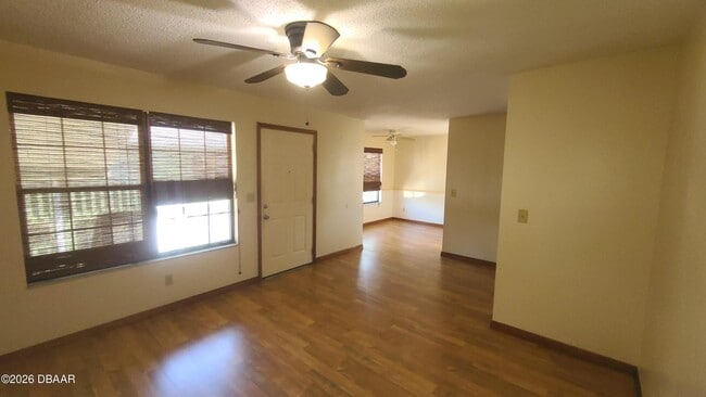 Building Photo - 840 Center Ave