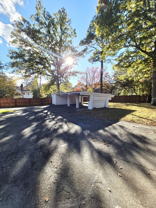 Building Photo - 2402 Fon Du Lac Rd