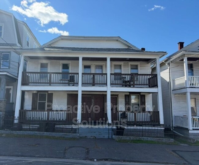 Building Photo - 532 Alder St