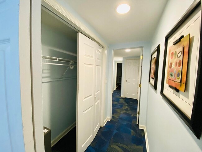 Building Photo - 1305 Stratford Ave