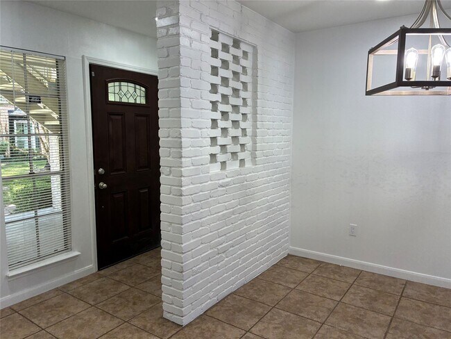 Building Photo - 13026 Trail Hollow Dr