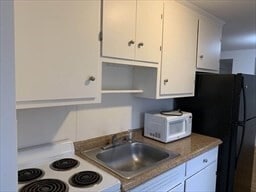 Building Photo - 558 Sea St