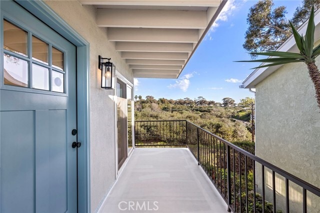 Building Photo - 213 Avenida Lobeiro