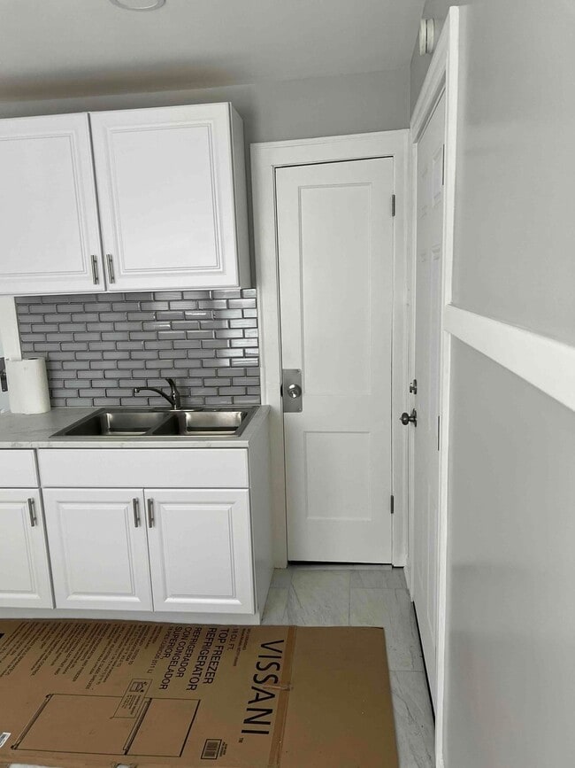 Building Photo - 10434 S Wentworth Ave