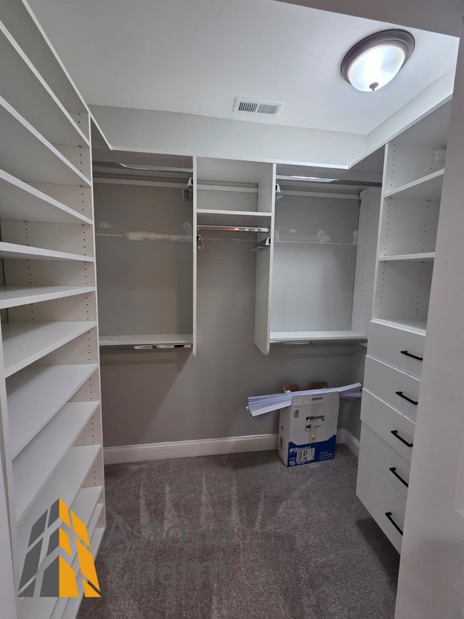 Building Photo - 4 Bedroom Rowhome with Loft Style Primary Suite and Finished Basement