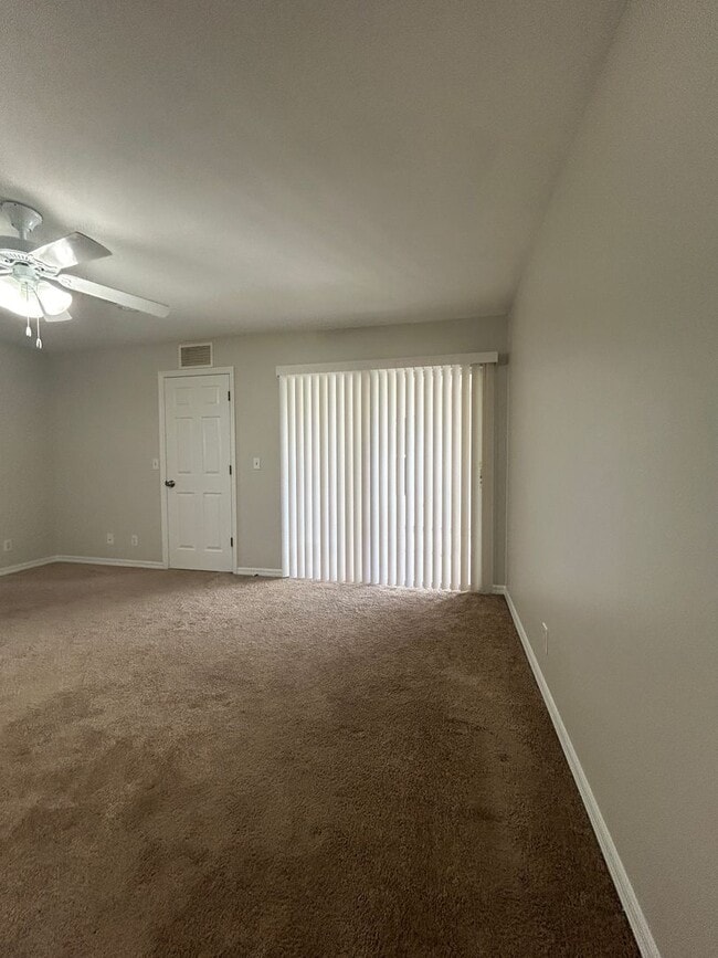 Building Photo - 3 Bedroom 2 Bath 2 Car Garage In Cape Coral!