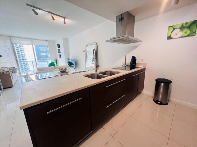 Building Photo - 485 Brickell Ave